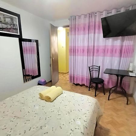 Ferienwohnung Right Across From The Airport - Free Shuttle - A Y J Familia Lima Exterior foto