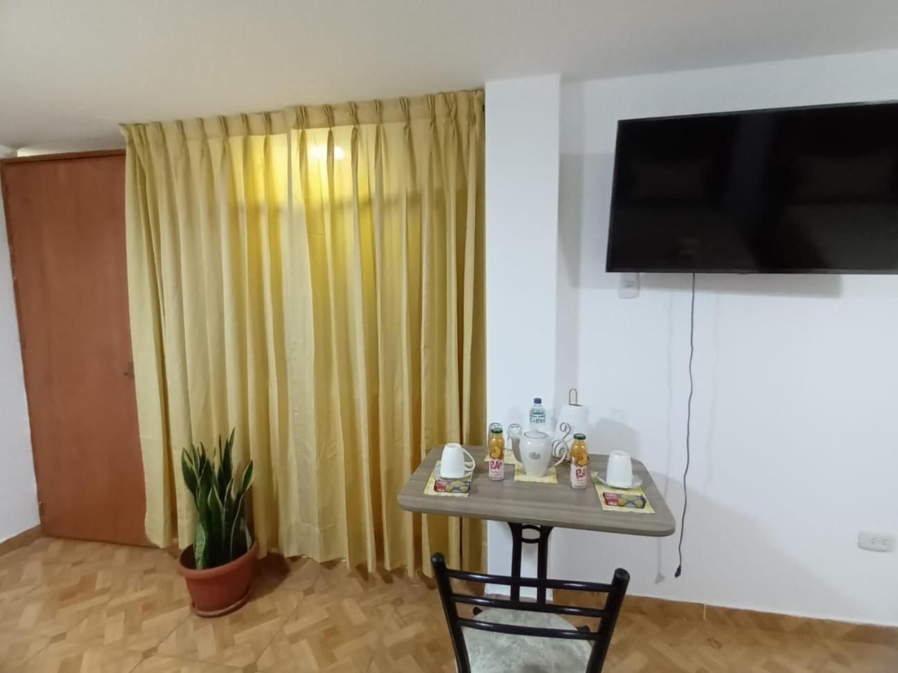 Ferienwohnung Right Across From The Airport - Free Shuttle - A Y J Familia Lima Exterior foto